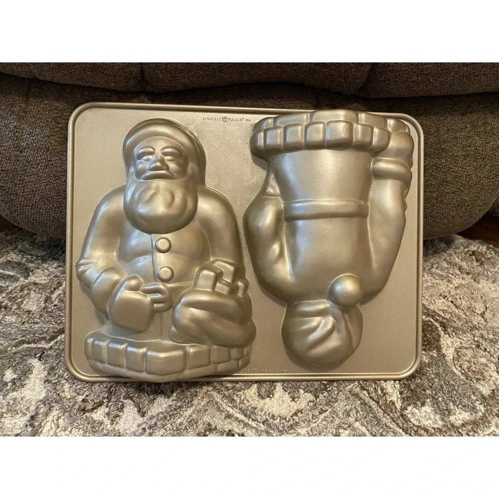 Williams-Sonoma Nordic Ware Vintage Santa Claus 3D Non-Stick Cake Pan Christmas